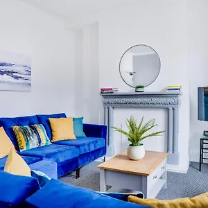  Apartment Spacious 4 Bedroom House Near Leeds Cc United Kingdom