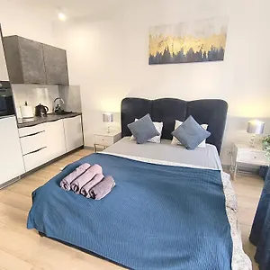  Apartment Private Parking, Secure Building - Old Town & Main Station Poland